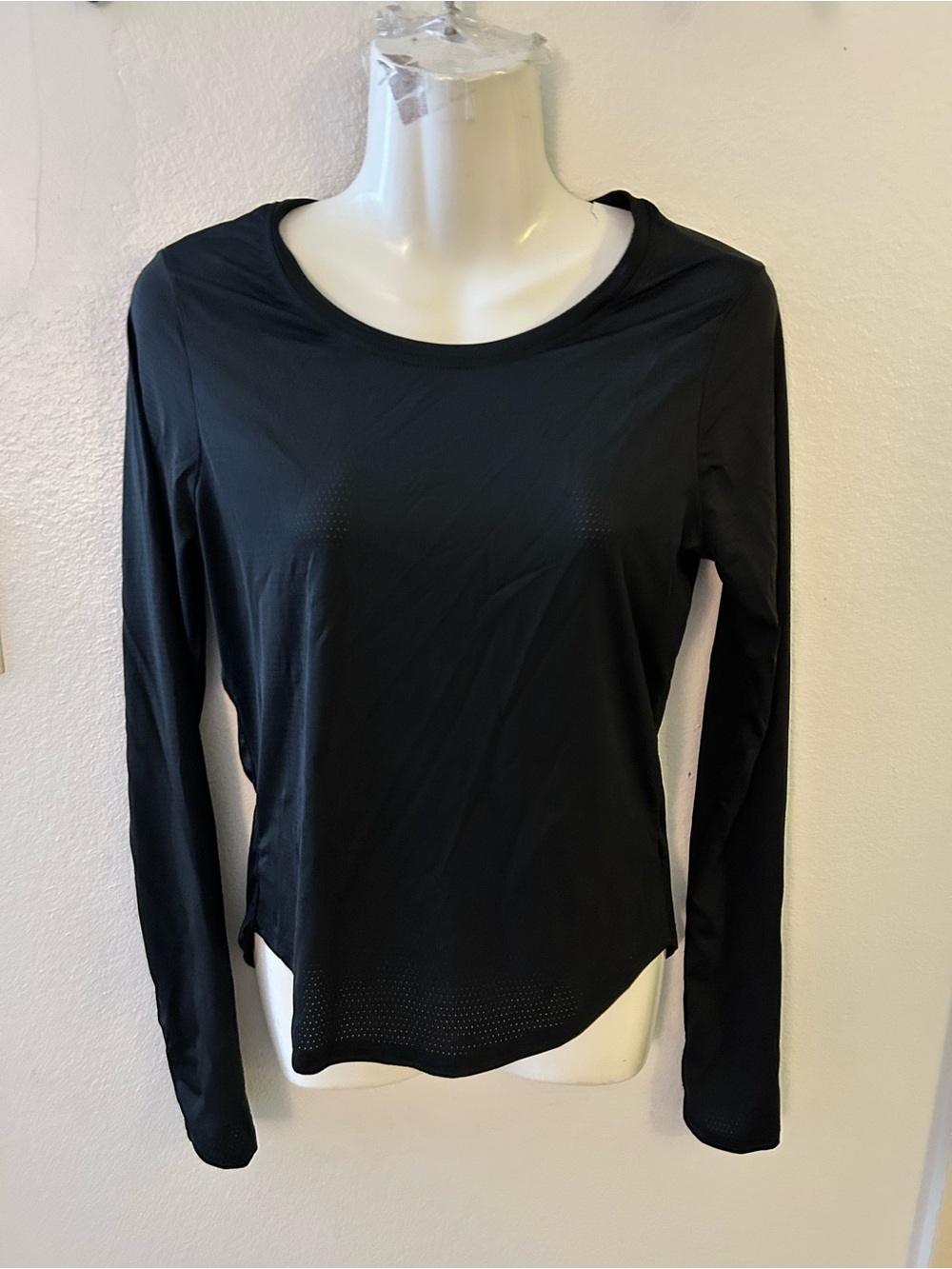 Black Long-Sleeve Women's Performance Top